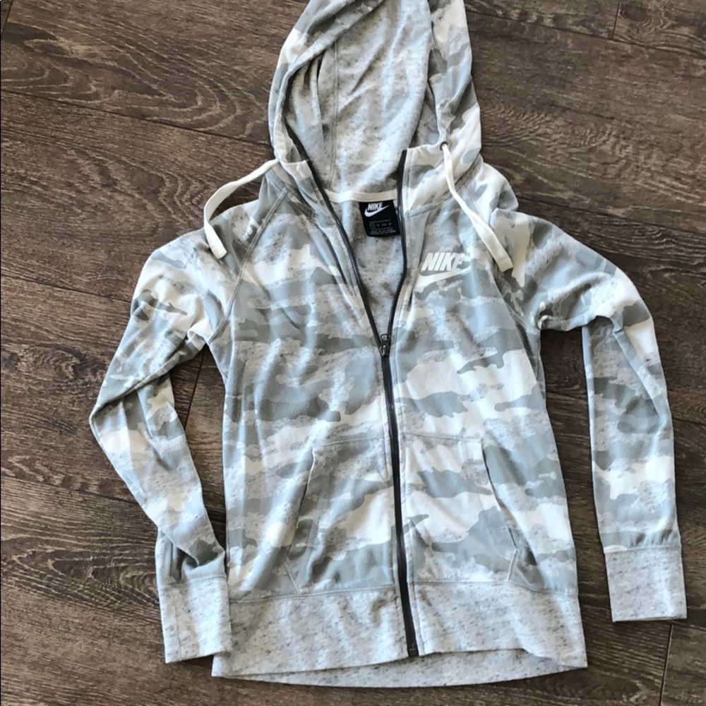 Nike camo sweatshirt XS